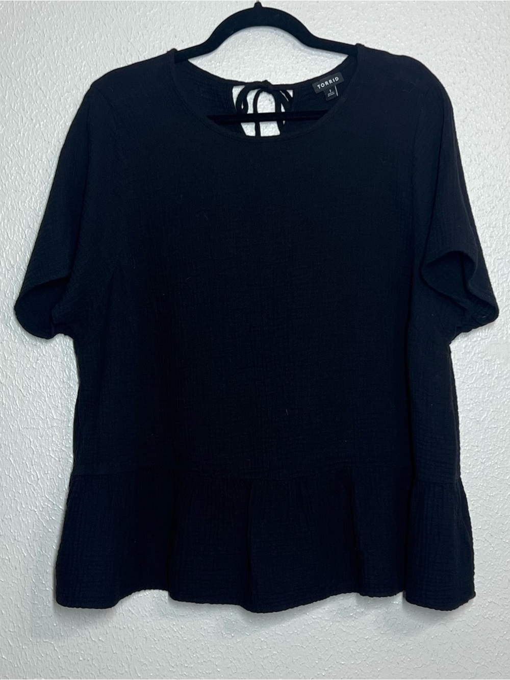 Torrid Top Black Gauzy Tiered Hem Tie Back Womens Size 1X Lightweight SS